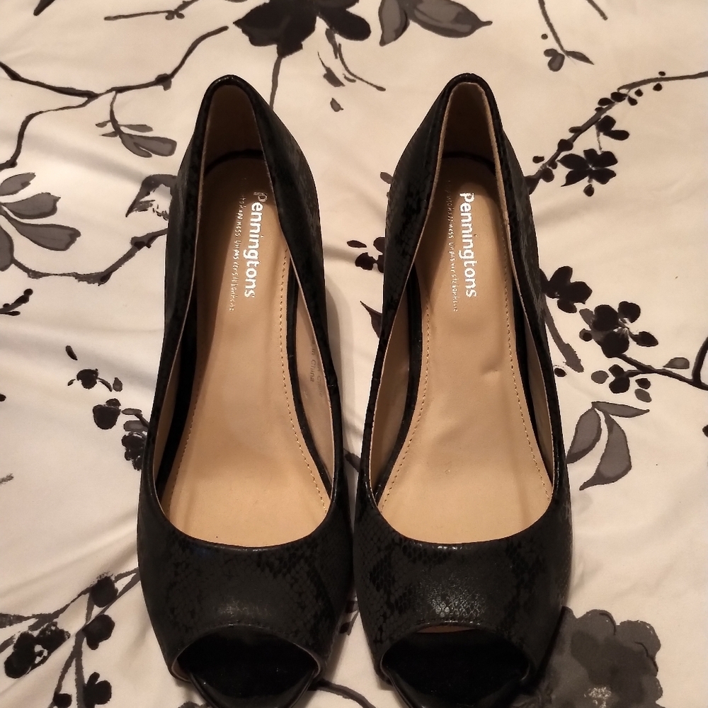 FAUX SNAKE SKIN - OPEN TOED HEELS 8W *NWOT*
